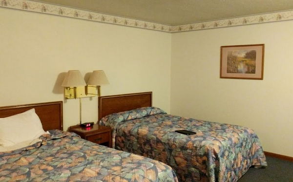 Rainbow Motel - From Web Listing (newer photo)